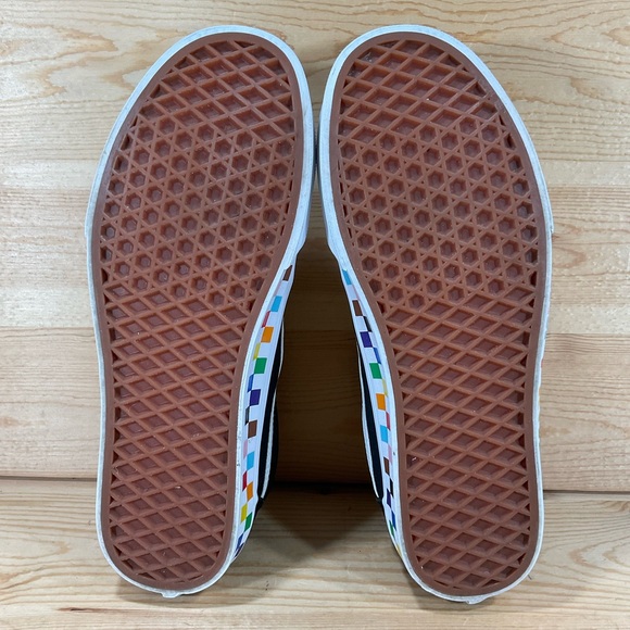 Vans Ward Pride I AM PROUD Skateboard Shoes
Size Woman's 10.5
Black Rainbow - Picture 9 of 10